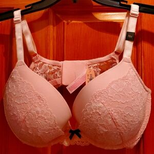 Bra 38D NWT Victoria Secret light pink with lace underwire padded